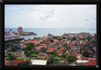 View of the ship and Willemsted in Cura&ccedil;ao from the Queen Juliana Bridge